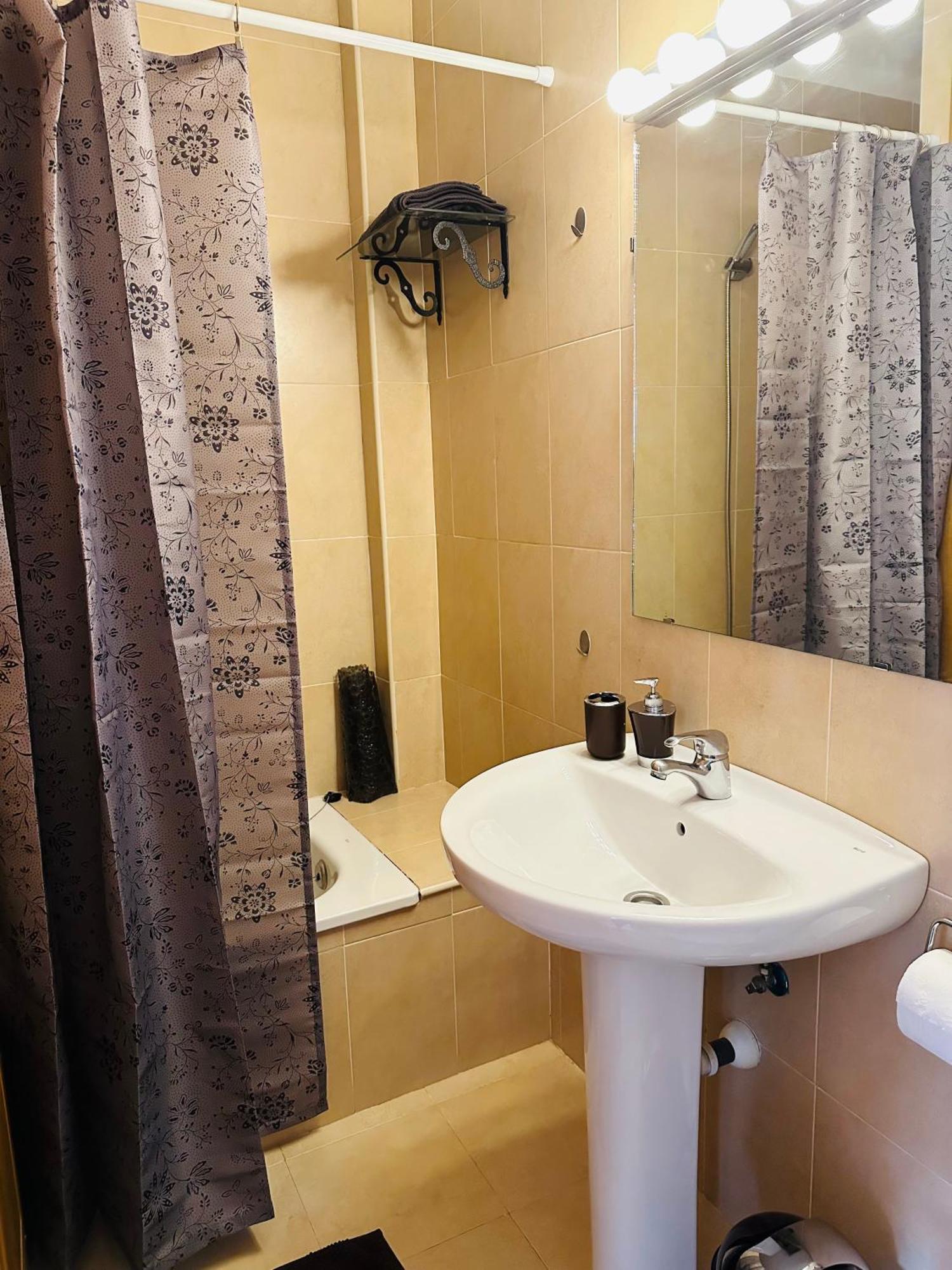 Right By The Pool Area In Capistrano Village! * Nerja