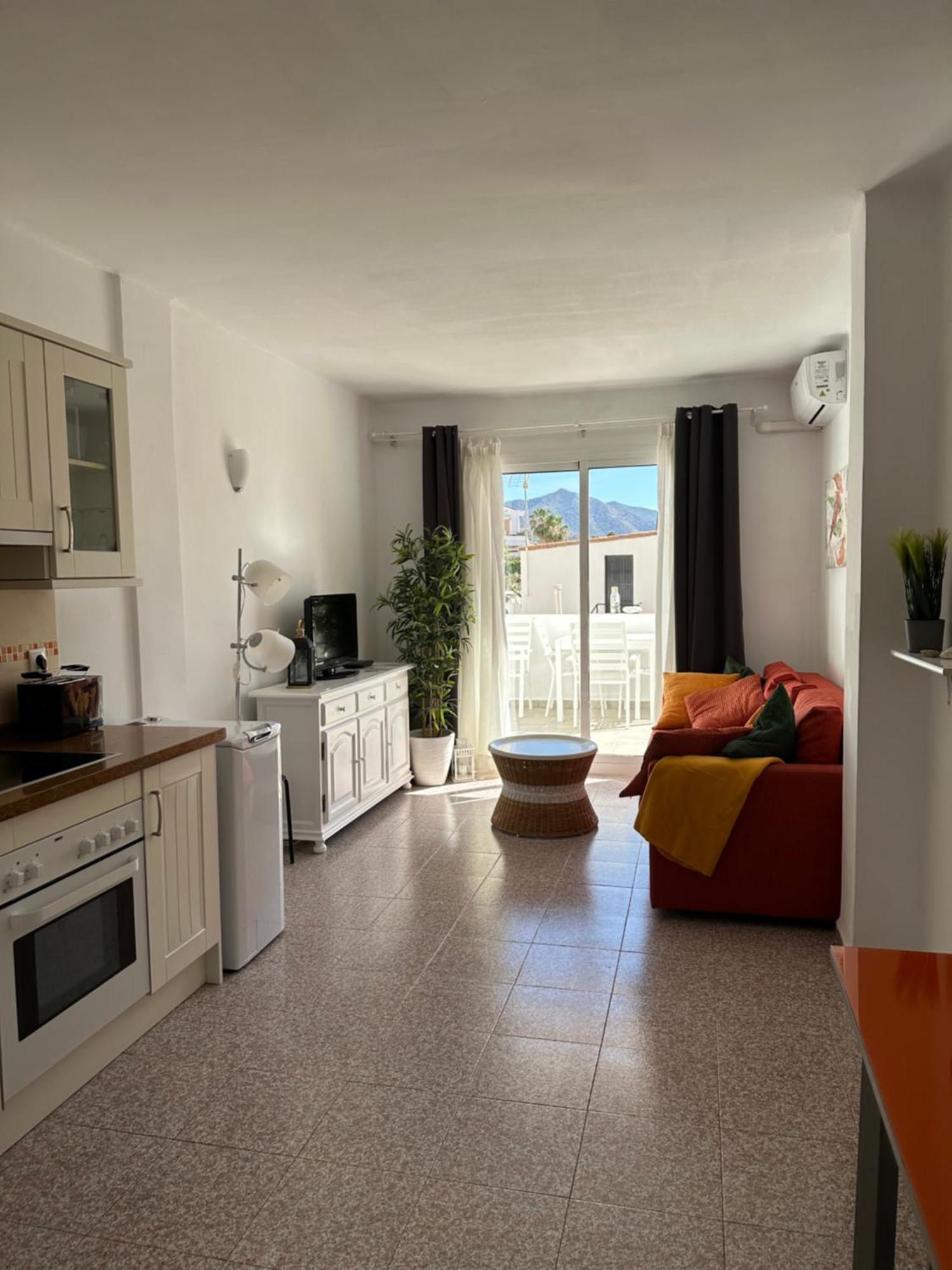 Right By The Pool Area In Capistrano Village! Apartment