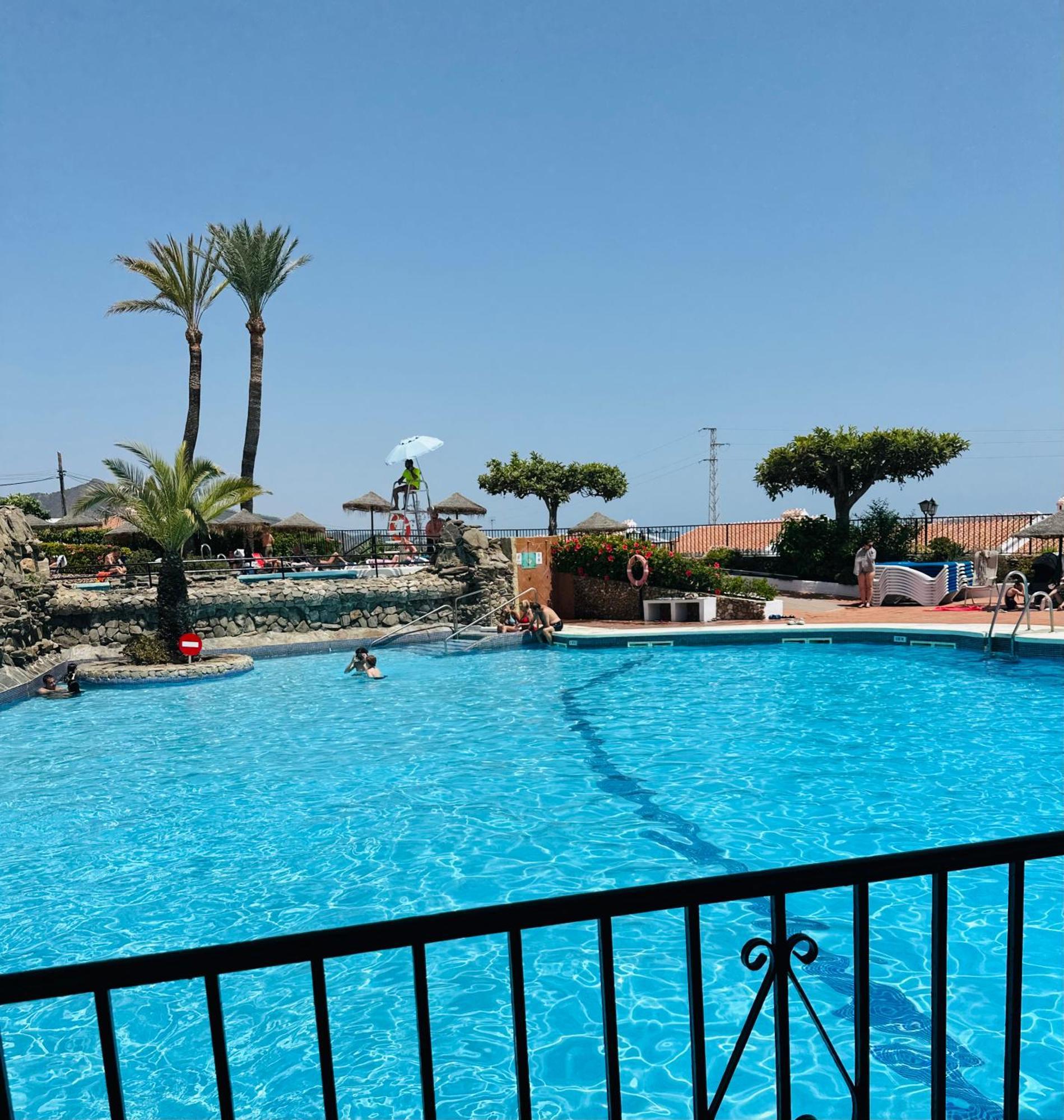 Right By The Pool Area In Capistrano Village! Apartment *
