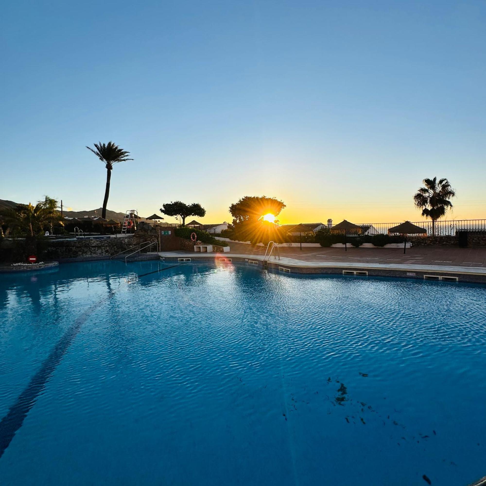 Right By The Pool Area In Capistrano Village! Apartment Nerja