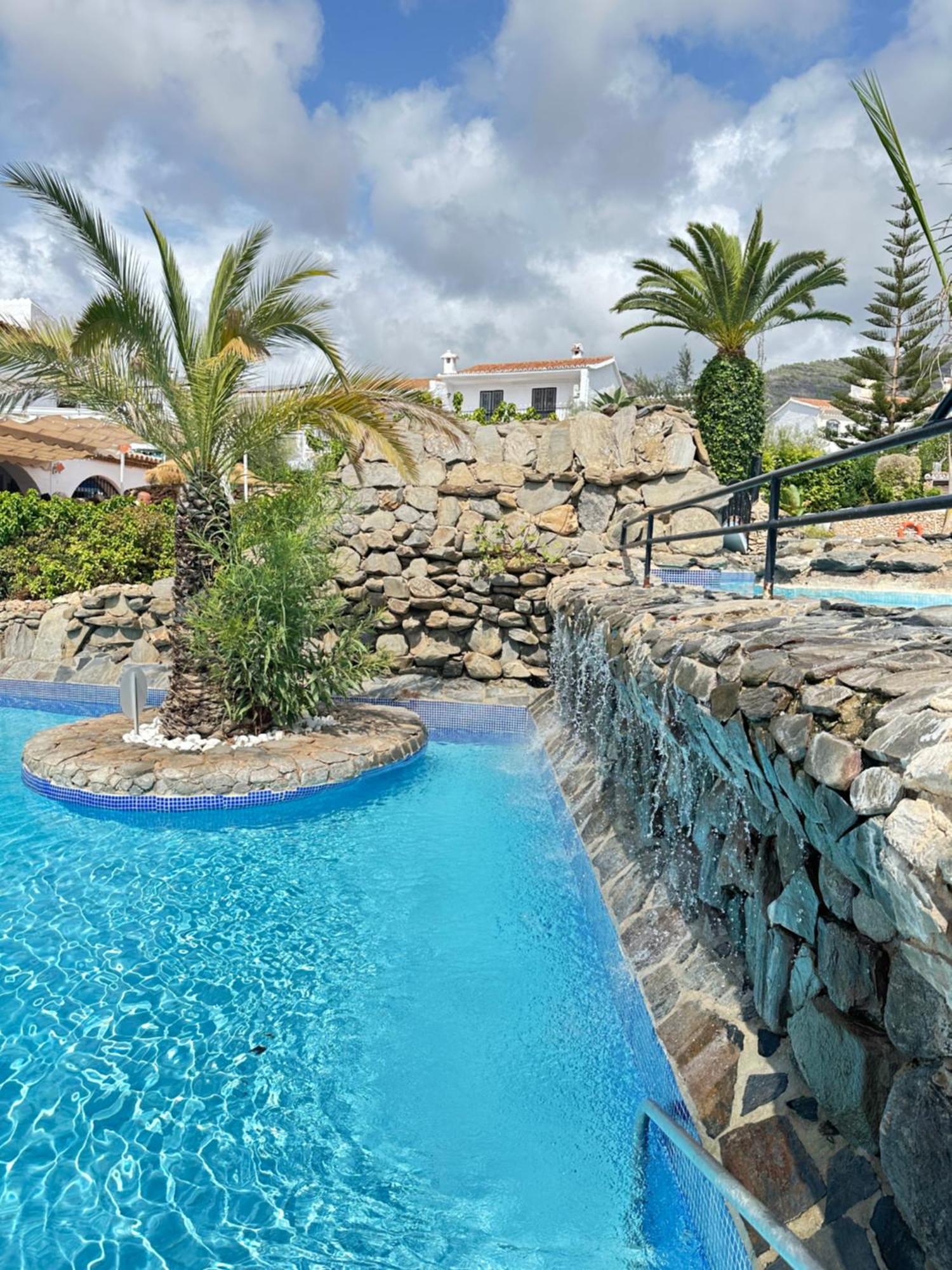 Right By The Pool Area In Capistrano Village! Apartment